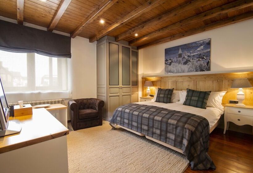 Отель Eira Ski Lodge