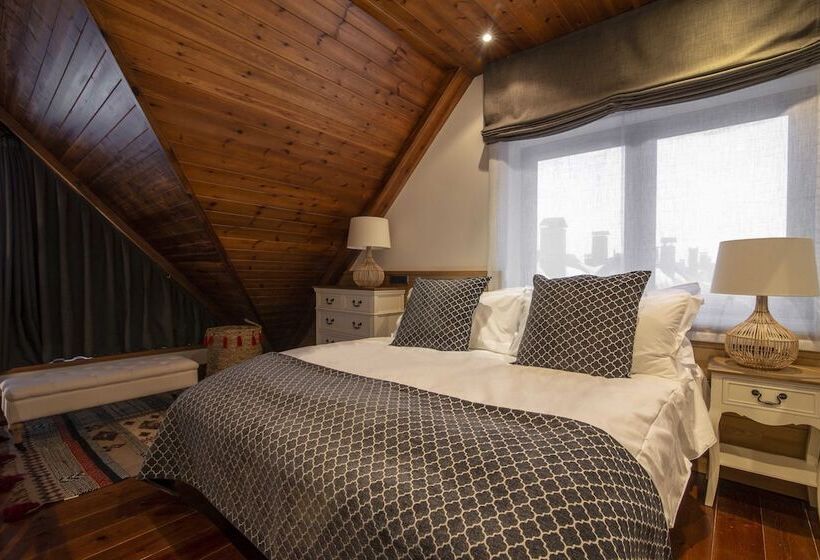 Отель Eira Ski Lodge