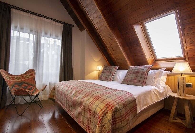 Отель Eira Ski Lodge