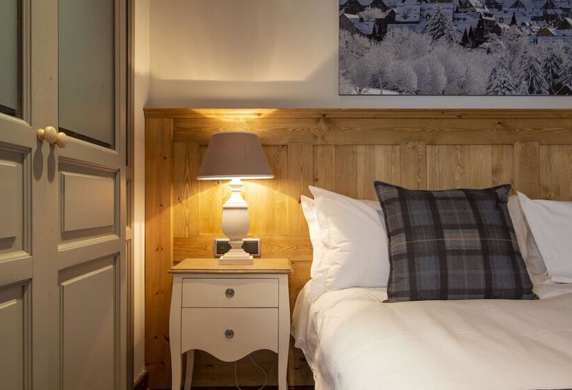 Отель Eira Ski Lodge