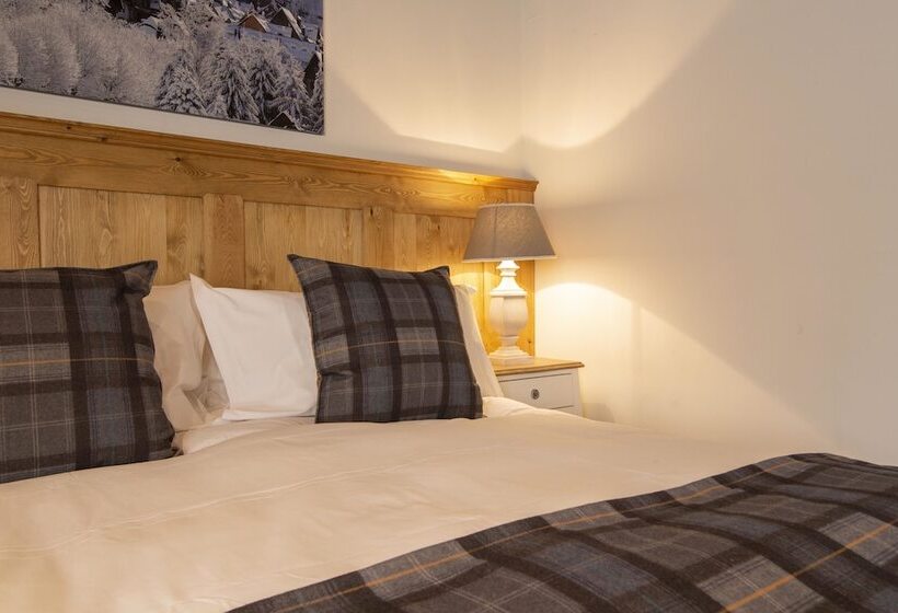 Отель Eira Ski Lodge