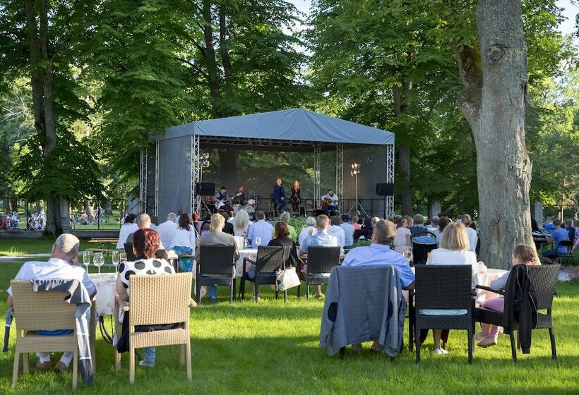 Отель Villa Ammende Restaurant And