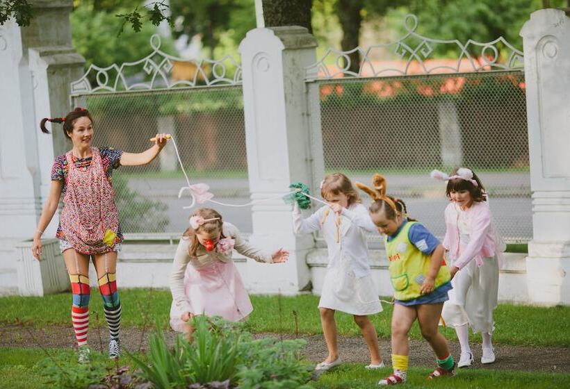 Отель Villa Ammende Restaurant And