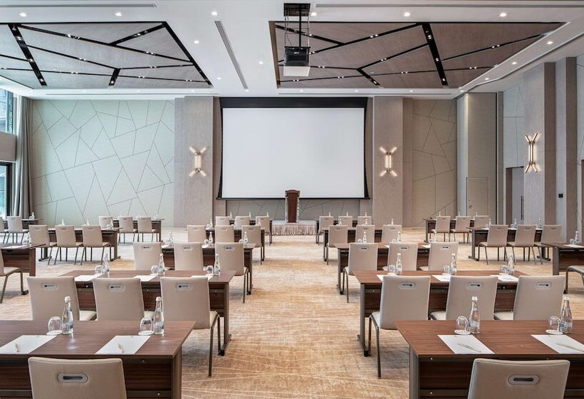 Doubletree By Hilton Dubai M Square Hotel & Residences