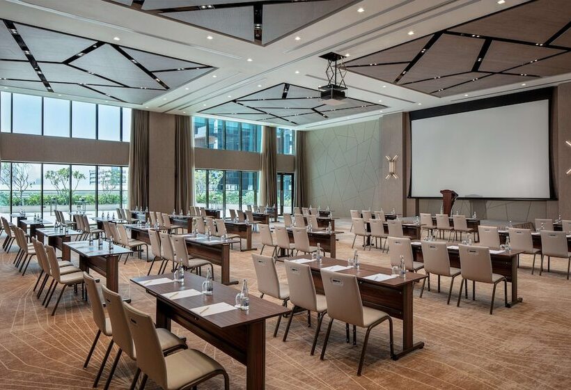 Doubletree By Hilton Dubai M Square Hotel & Residences