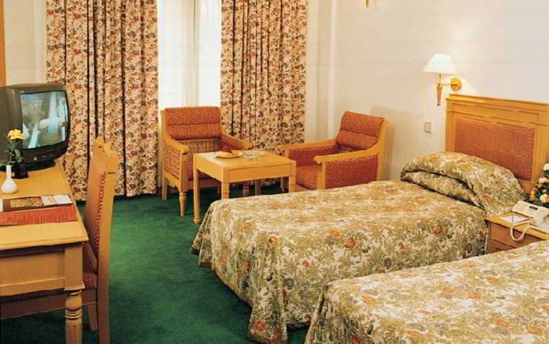 בית מלון כפרי Abad Airport