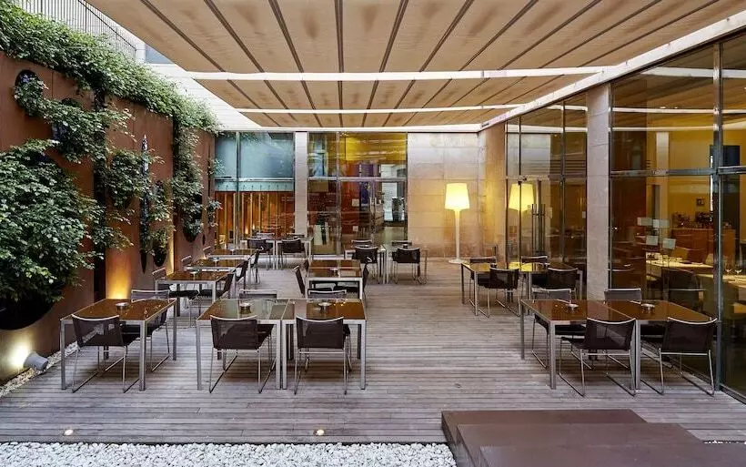 Отель Barcelona Catedral