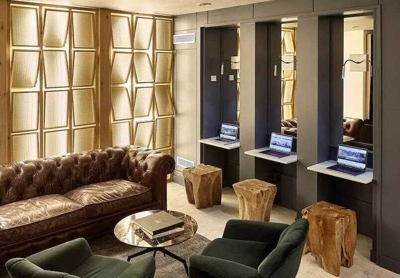 Отель Barcelona Catedral