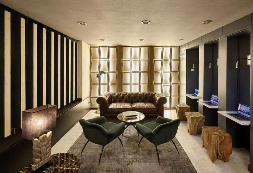 Отель Barcelona Catedral