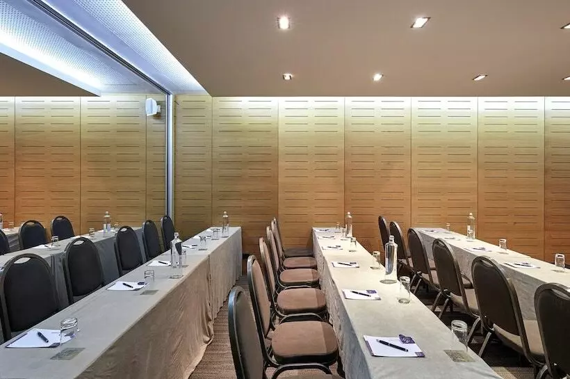 Отель Barcelona Catedral