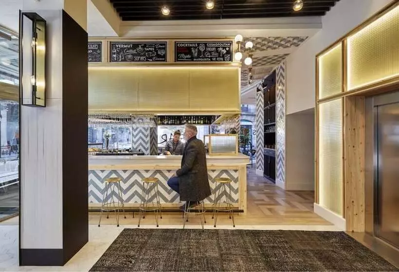 Отель Barcelona Catedral