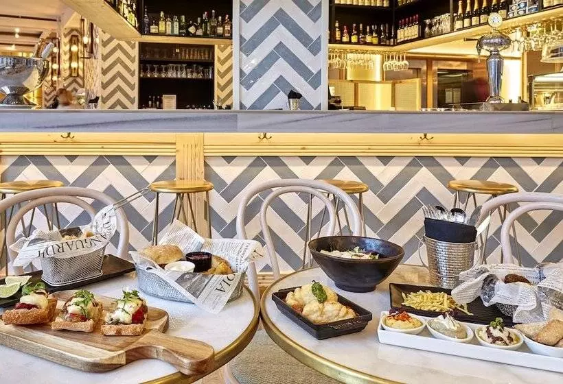 Отель Barcelona Catedral