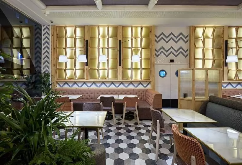 Отель Barcelona Catedral