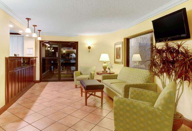 هتل Days Inn By Wyndham Kissimmee West