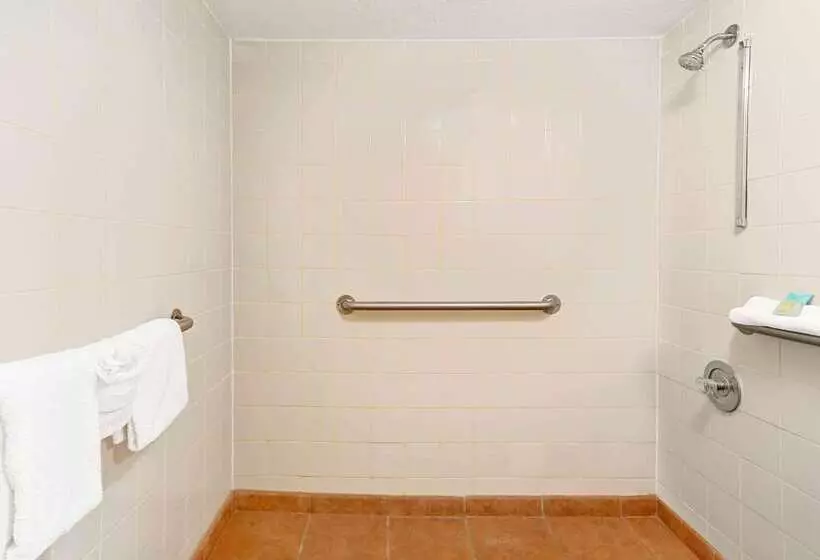 Отель Days Inn By Wyndham Kissimmee West