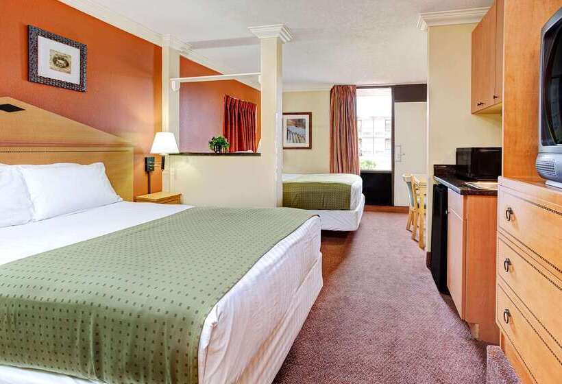 هتل Days Inn By Wyndham Kissimmee West