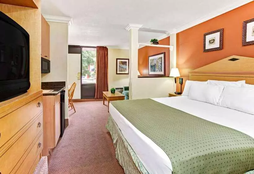 Отель Days Inn By Wyndham Kissimmee West