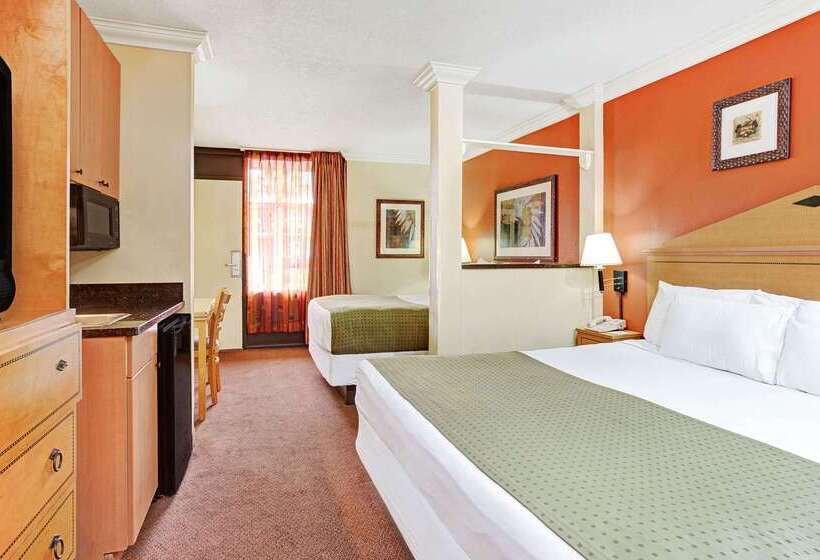 هتل Days Inn By Wyndham Kissimmee West