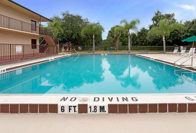 هتل Days Inn By Wyndham Kissimmee West