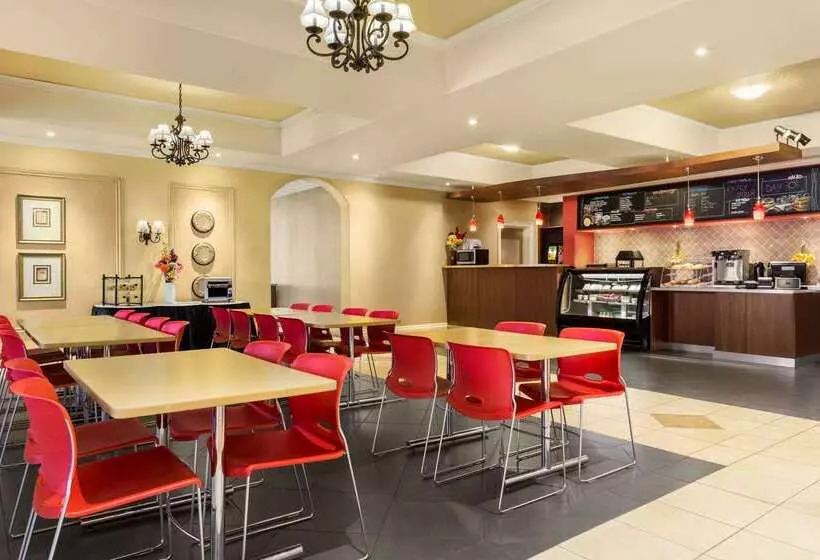 Hotel Days By Wyndham Niagara Falls Centre St. By The Falls