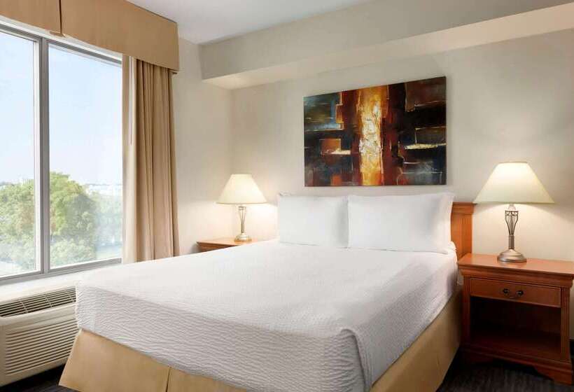 هتل Days By Wyndham Niagara Falls Centre St. By The Falls