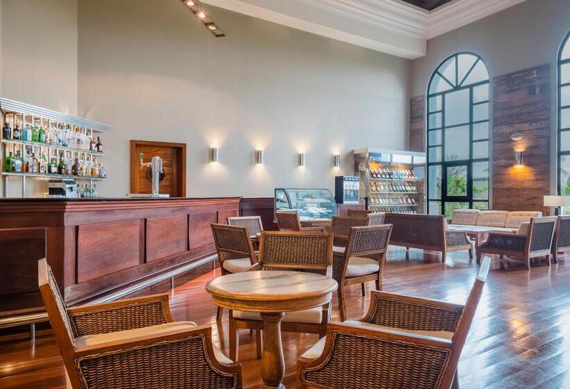 هتل Iberostar Waves Bahia - All Inclusive