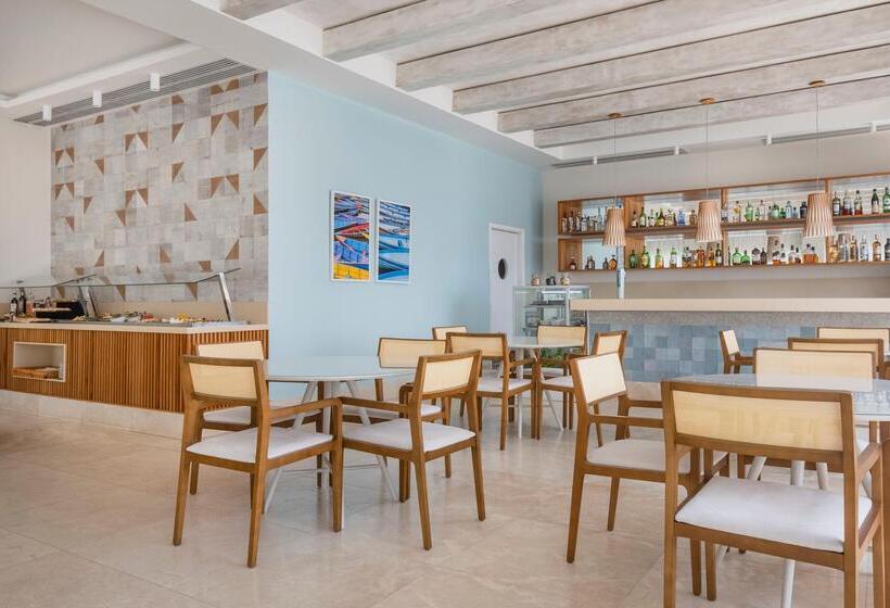 هتل Iberostar Waves Bahia - All Inclusive