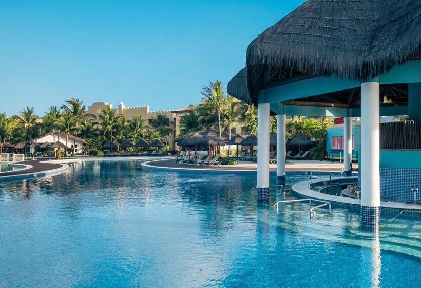 هتل Iberostar Waves Bahia - All Inclusive