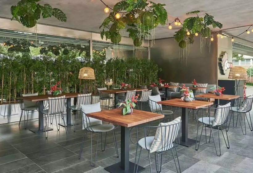 Отель NH Collection Barcelona Constanza