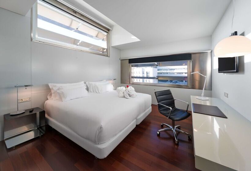 Отель NH Collection Barcelona Constanza