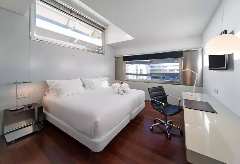 Отель NH Collection Barcelona Constanza