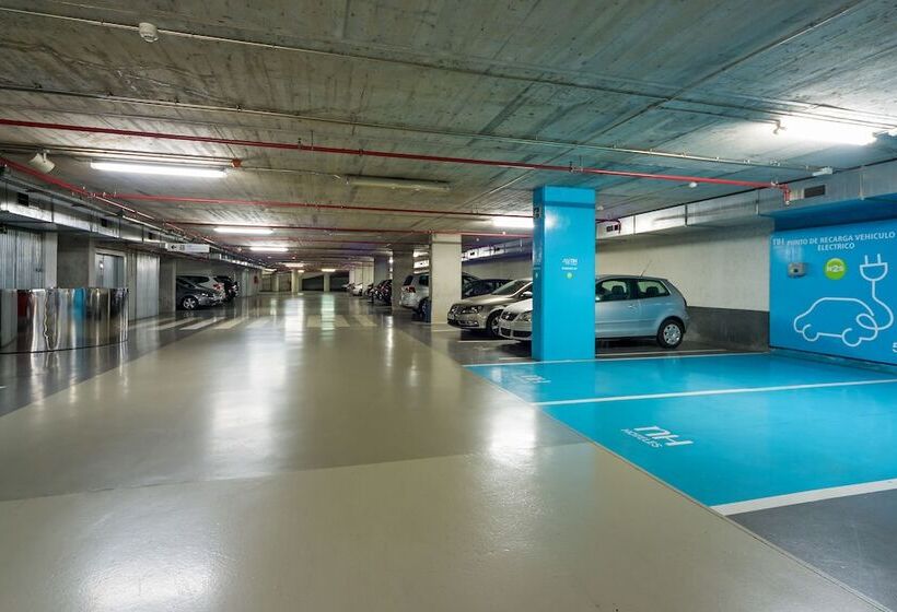 Отель NH Collection Barcelona Constanza