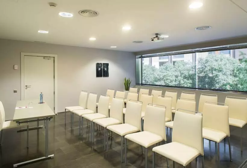 Отель NH Collection Barcelona Constanza