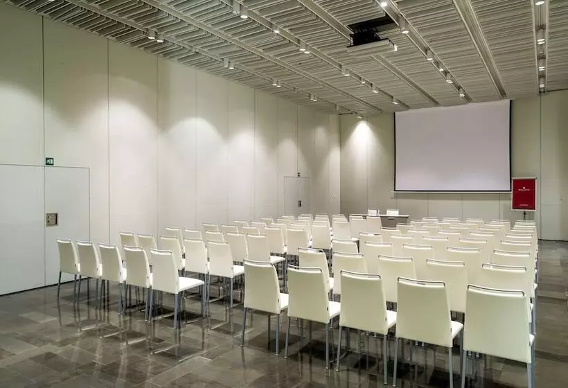 Отель NH Collection Barcelona Constanza