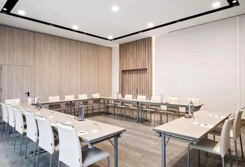 Отель NH Collection Barcelona Constanza