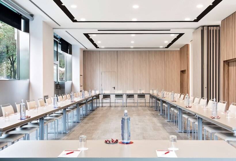 Отель NH Collection Barcelona Constanza