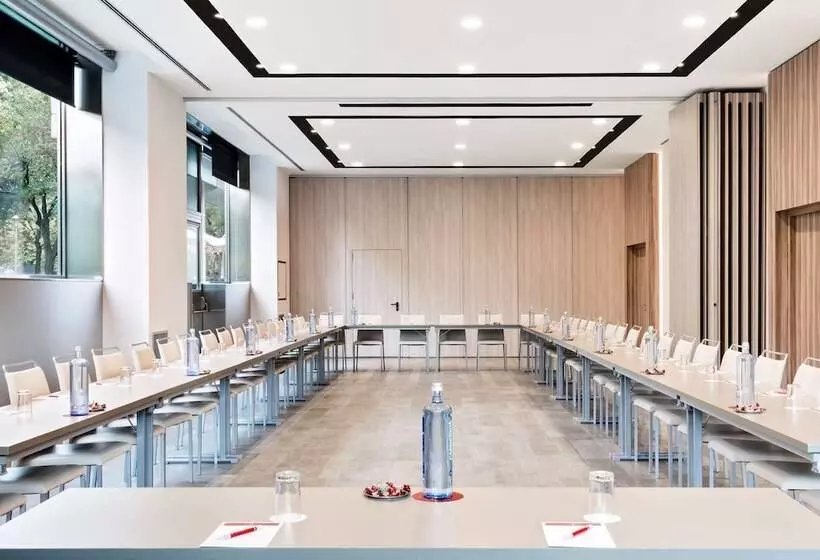 Отель NH Collection Barcelona Constanza