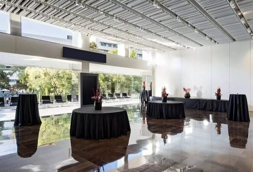 Отель NH Collection Barcelona Constanza