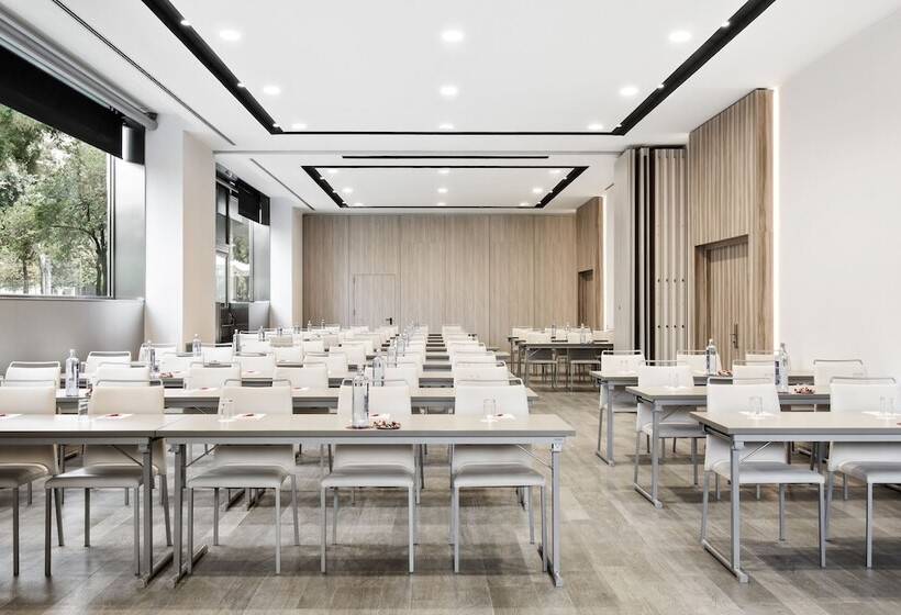 Отель NH Collection Barcelona Constanza