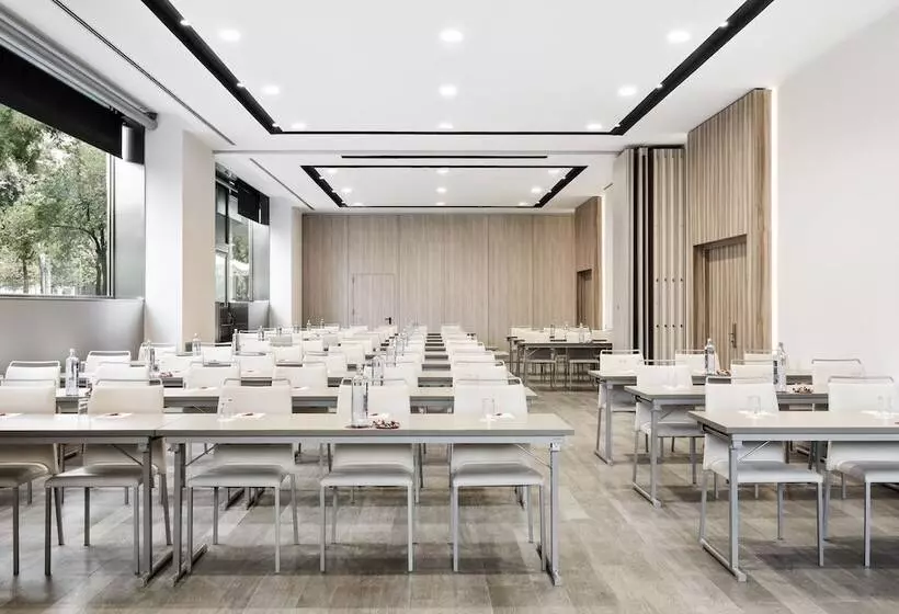 Отель NH Collection Barcelona Constanza