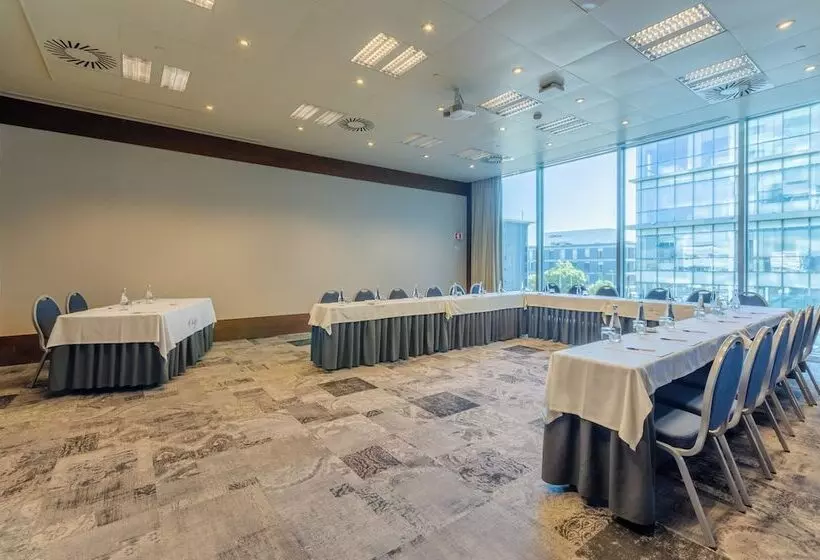 هتل Olissippo Oriente