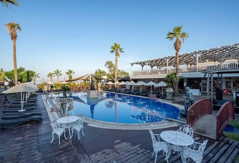 호텔 Golden Beach Resort & Spa