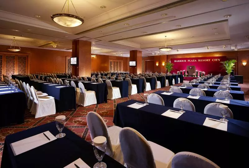 هتل Harbour Plaza Resort City