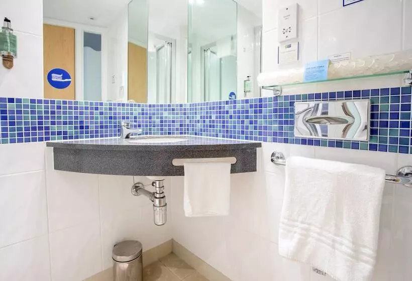 בית מלון כפרי Holiday Inn Express Dunfermline, An Ihg