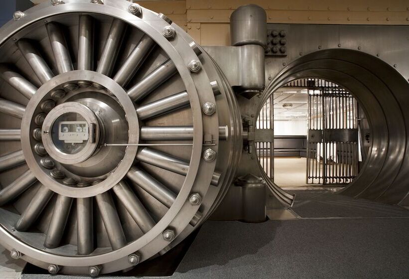 One King West Hotel And Residence