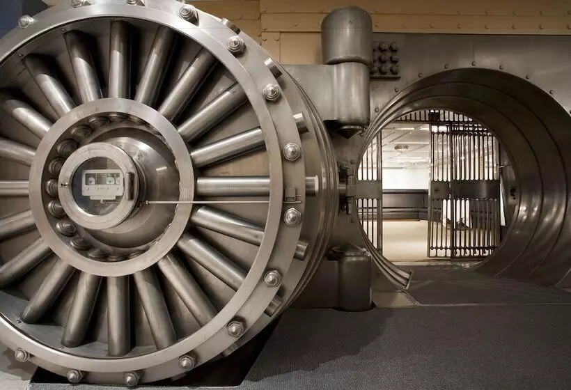 One King West Hotel And Residence