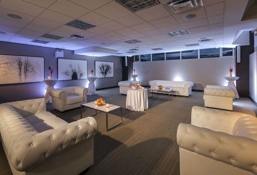 One King West Hotel And Residence