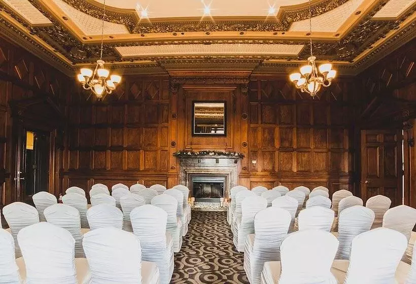 One King West Hotel And Residence