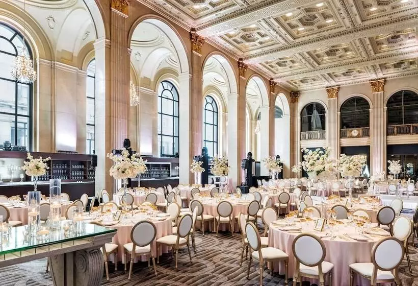 One King West Hotel And Residence