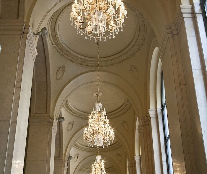 One King West Hotel And Residence